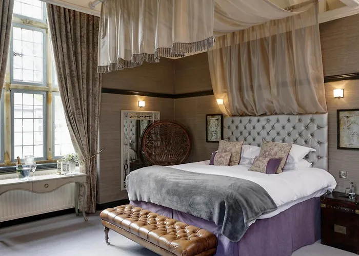 Falcon Manor Hotel