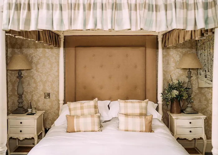 Falcon Manor Hotel