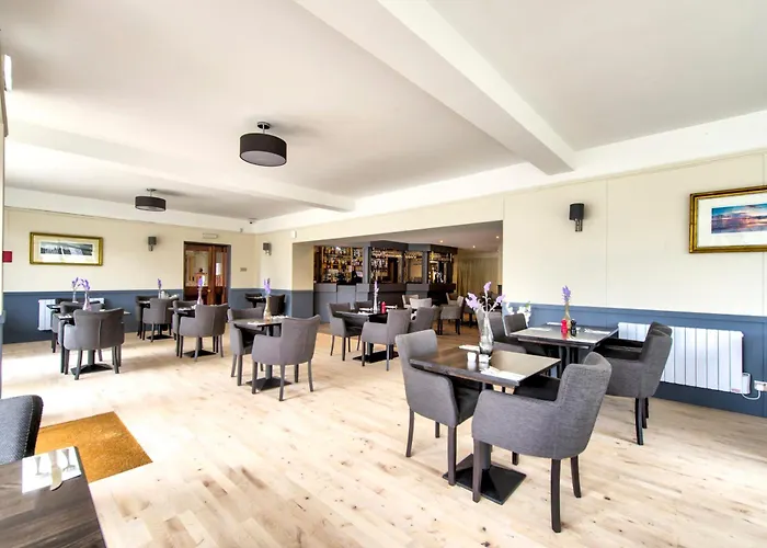 Onich Hotel & Lochside Beach Pods