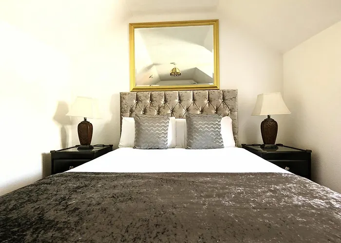 Brookside Hotel & Restaurant