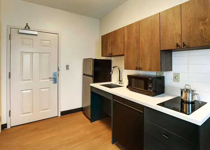 Sonesta Simply Suites Miami Airport Doral