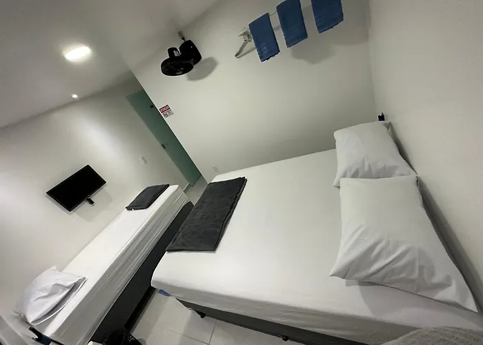 Quarto privativo com banheiro compartilhado em Pousada recém construída,a 500mts do pátio do forró