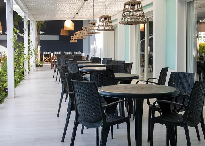 Howard Johnson Hotel & Convention Center Madariaga - Carilo