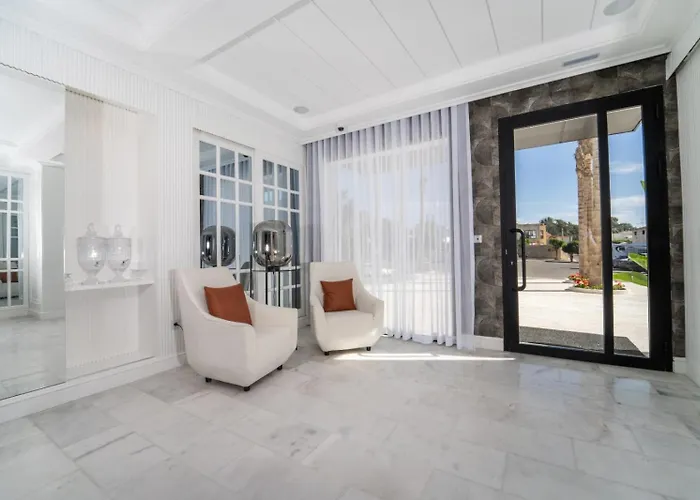 Petit Palace Suites Hotel