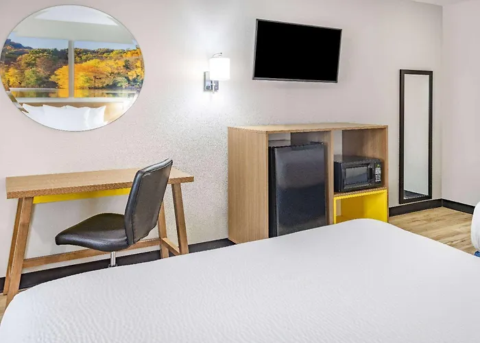 Days Inn By Wyndham Spartanburg Waccamaw