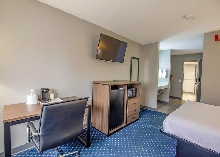 Super 8 By Wyndham Rockford I-90 Casino District