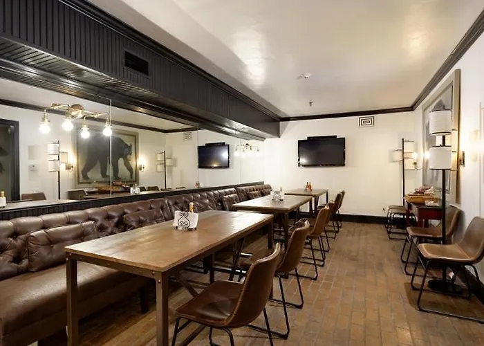 Independence Square Unit 309, Downtown Hotel Room With A/C In Aspen, Wet Bar & More