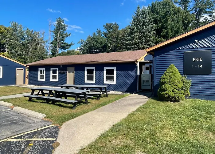 Lake Bluff Inn And Suites