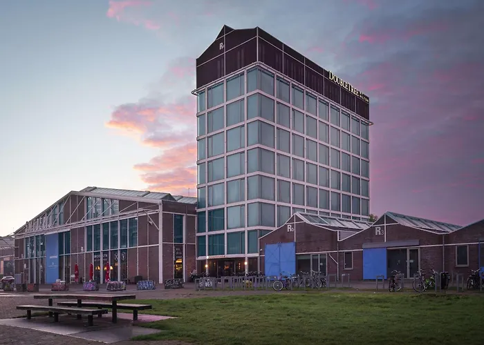 DoubleTree by Hilton Amsterdam - NDSM Wharf Hotel