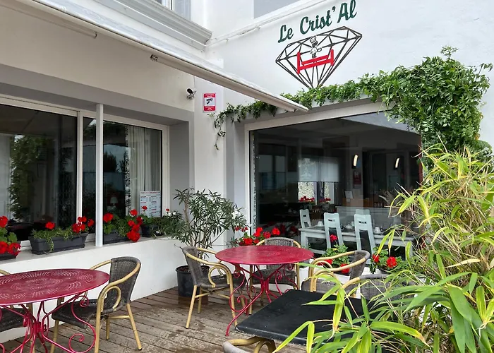 Hotel Le Crist Al, Front De Mer, Chambres Climatisees Et Son Studio Non Climatise, Proche Du Centre Ville