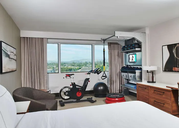 Doubletree By Hilton Fullerton