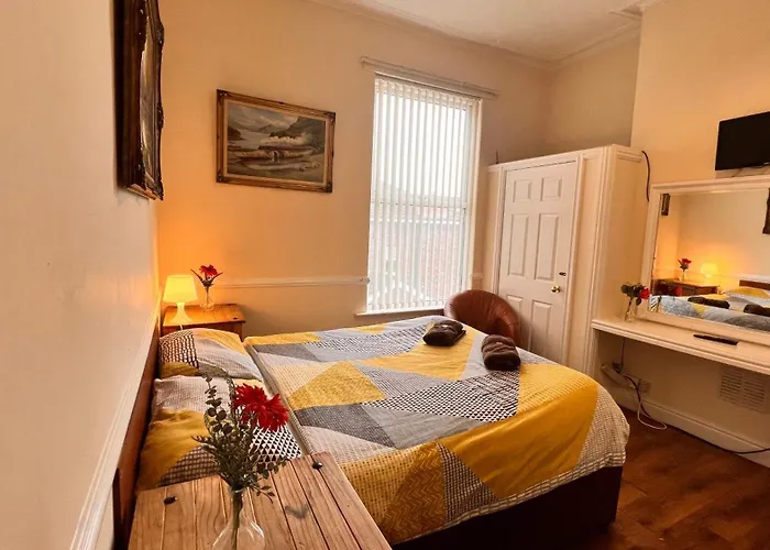 Castle Lodge Guest House 86-88 Sheil Rd L6 3Af