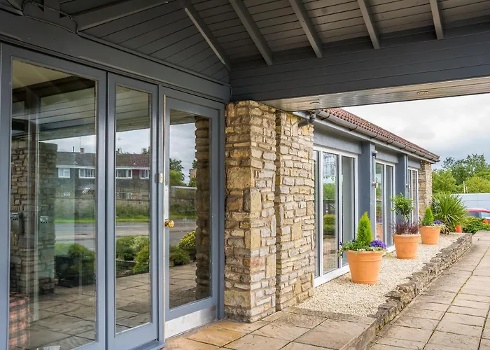 Almondsbury Inn & Lounge