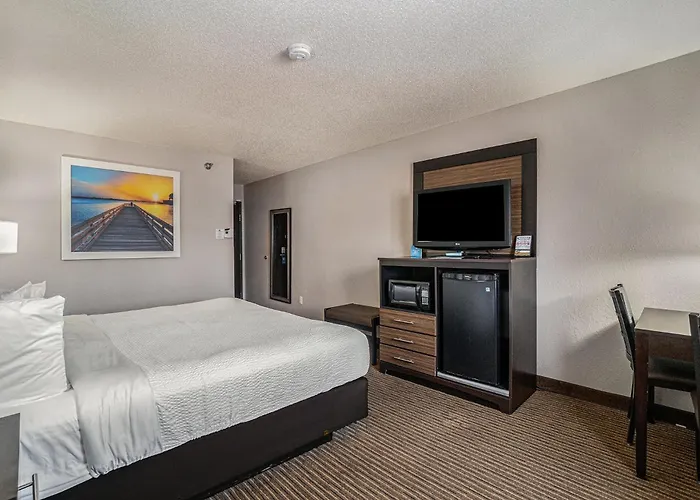 Days Inn & Suites By Wyndham Traverse City
