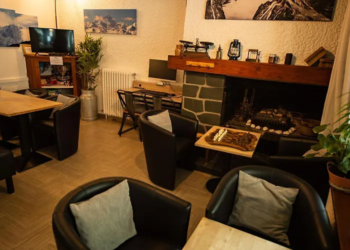 Hotel La Chaumiere A 160 M Du Telecabine Et De La Gare Sncf Garage Moto Gratuit