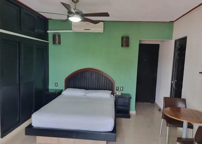 Suites Los Arcos (Adults Only)