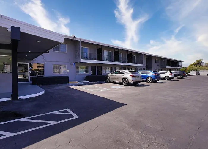 Seaside Inn & Suites
