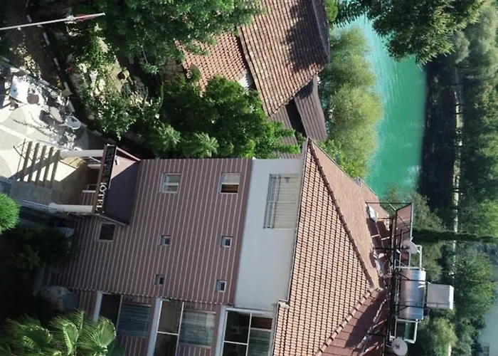 River Hotel