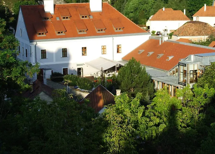 Gizella Hotel And Restaurant