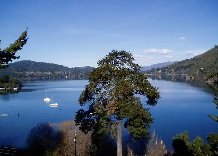 Los Juncos Patagonian Lake House