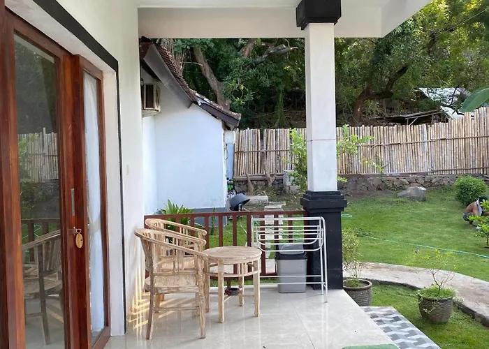 COCONUT BEACH BUNGALOWs&WARUNG 2