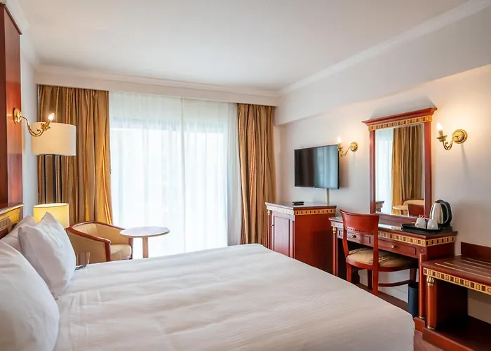 Azal Pyramids Hotel