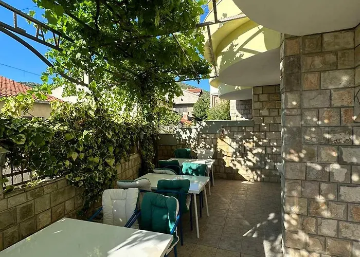 Hotel Lav