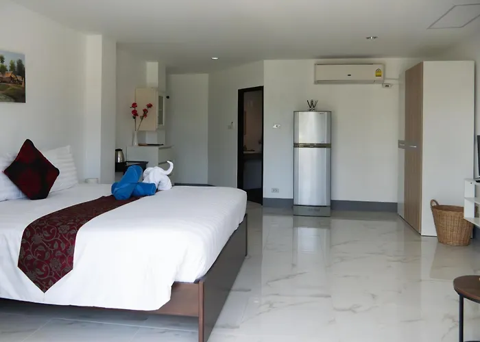 Deng'S Kamala Beach Guesthouse