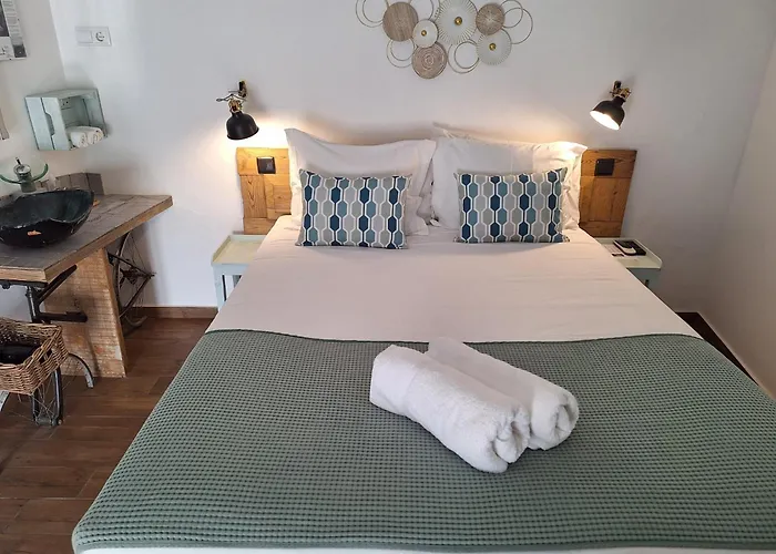Lovin Book Guesthouse Óbidos