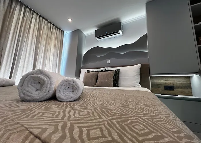 La Luna Petite Suite Deluxe Apartment With Pool & Jacuzzi, Bikes And Secured Parking
