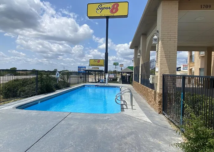 Super 8 By Wyndham Decatur Texas