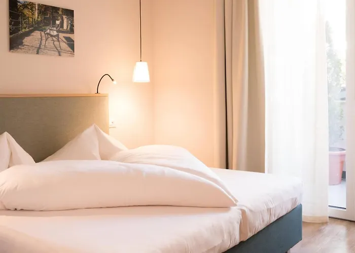 Flora Hotel & Suites