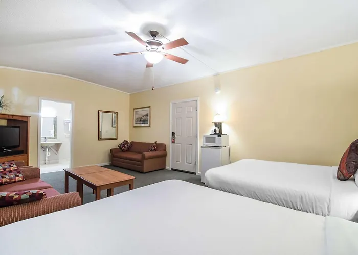 Tiltonlodge Inn & Suites