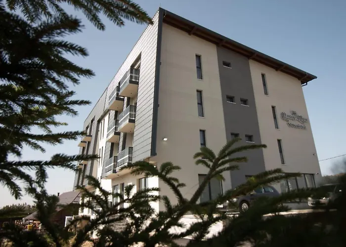 Aparthotel "Queen Zina"