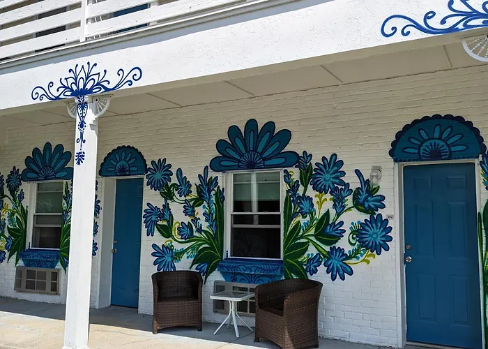 Riverboat Inn & Suites