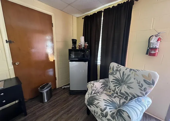 Joplin Inn King Guest Room