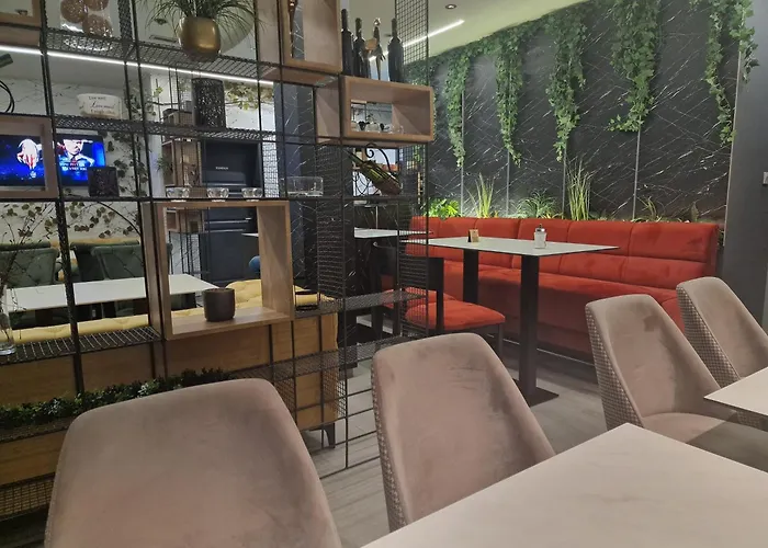 Hotel S