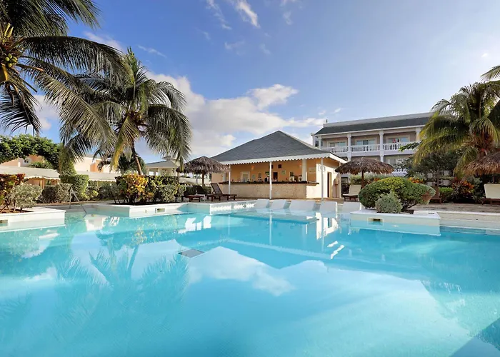 The Signature Level At Grand Palladium Lady Hamilton Resort & Spa
