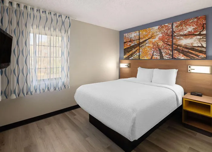 Days Inn & Suites By Wyndham Green Bay Wi