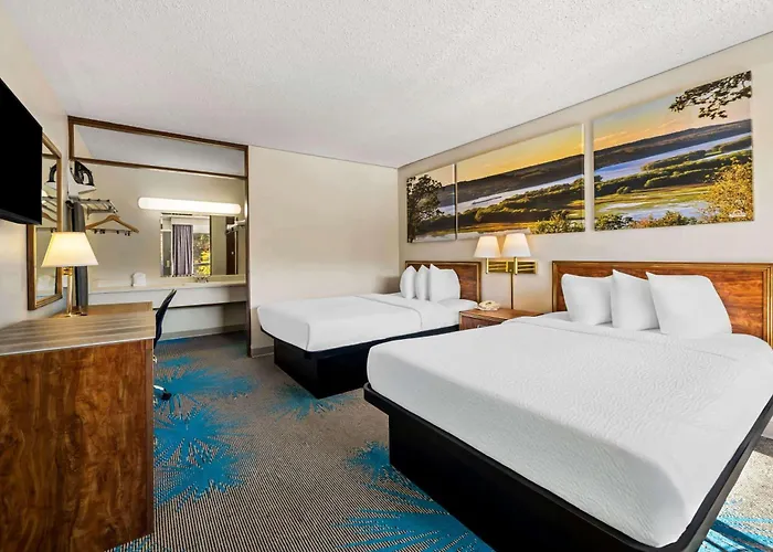 Days Inn By Wyndham Dubuque