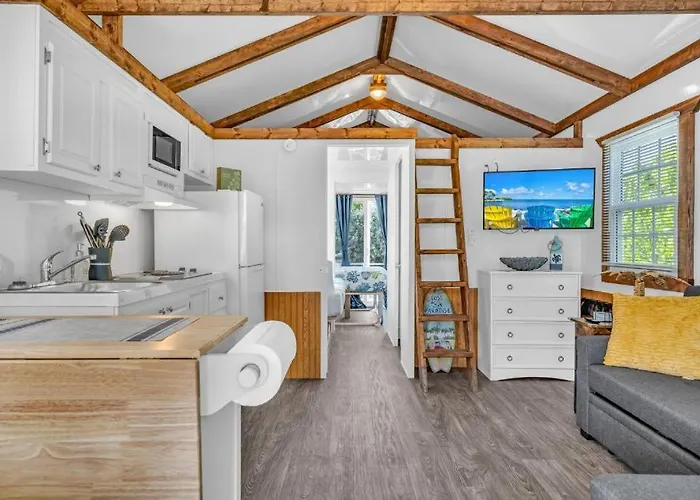 Key Colony Aqua Lodges