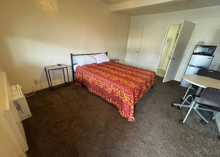 The Oaks Motel