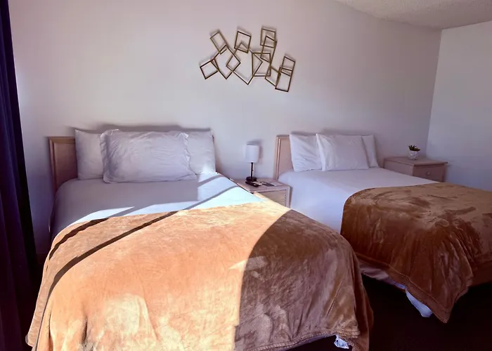 Foghorn Harbor Inn