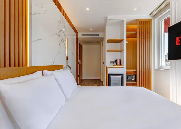 Dulcet Hotel