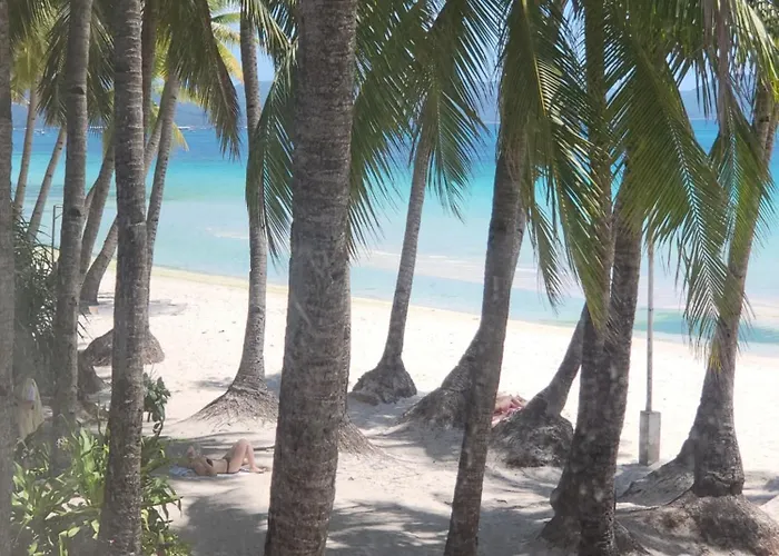 Sunvilla Beachfront Hotel