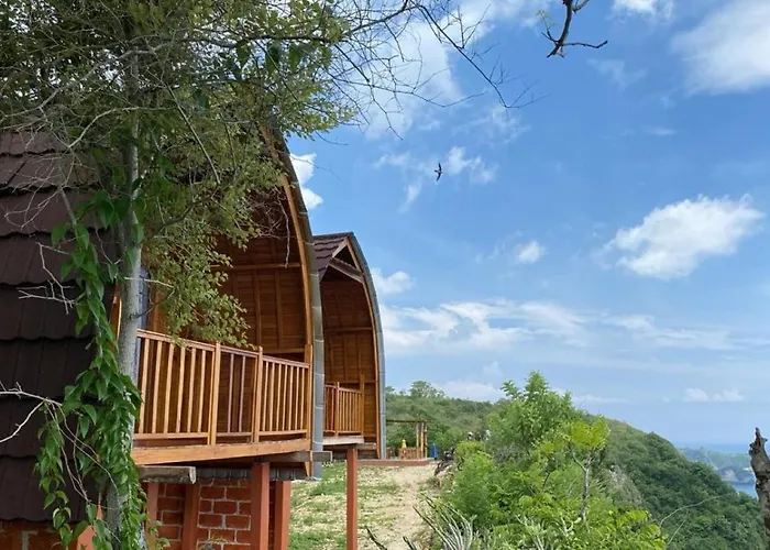 Suwehan Beach Cliff House With Hammock