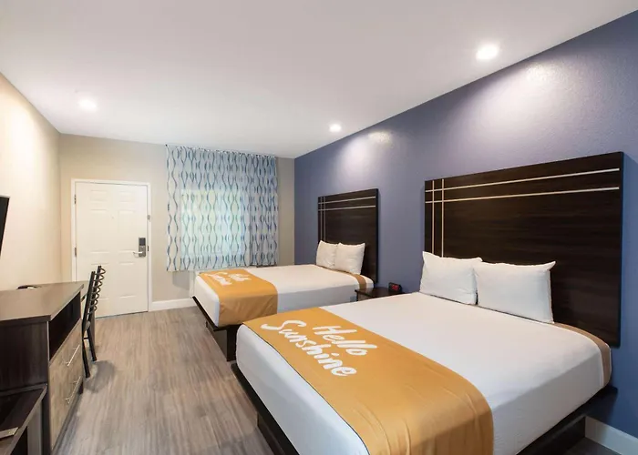 Days Inn & Suites By Wyndham La Porte