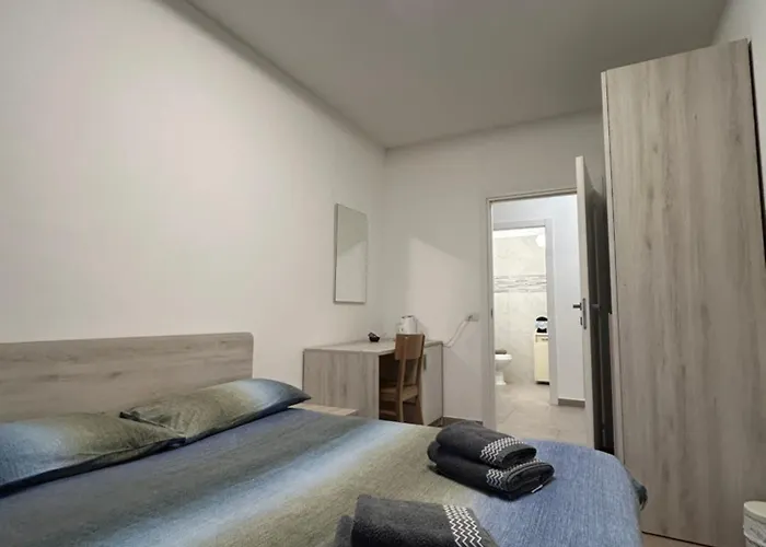 La Veranda Guest Rooms - Free Public Transport & Parking, Close To City Center