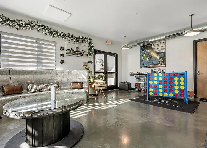 Modern Family Suite For 5 Near St Louis With Pool