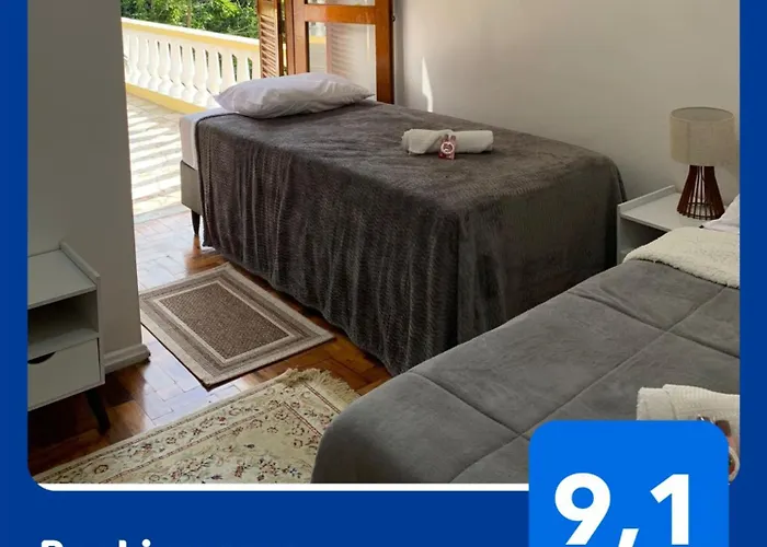 Quarto premiado com vista terraço 40m2 e banheiro ao lado em Petrópolis !